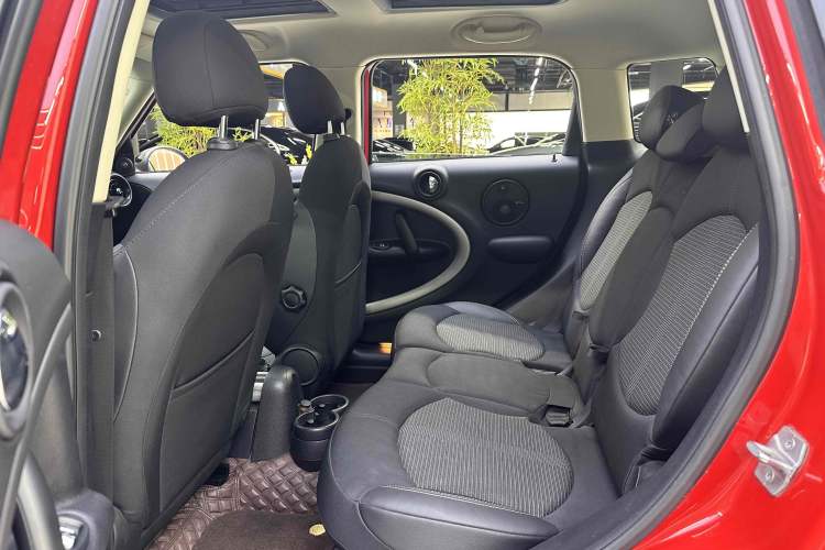 Used MINI Countryman 2016 1.6T COOPER ALL4 Fun Equipment Enthusiast Interior 5