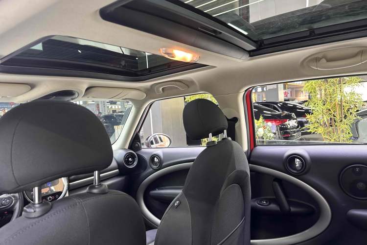Used MINI Countryman 2016 1.6T COOPER ALL4 Fun Equipment Enthusiast Interior 9