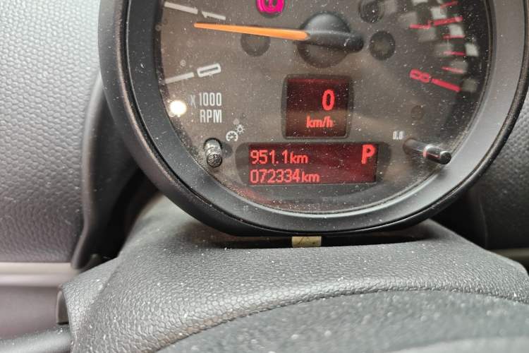 Used MINI Countryman 2016 1.6T COOPER ALL4 Fun Equipment Enthusiast Odometer Close Up
