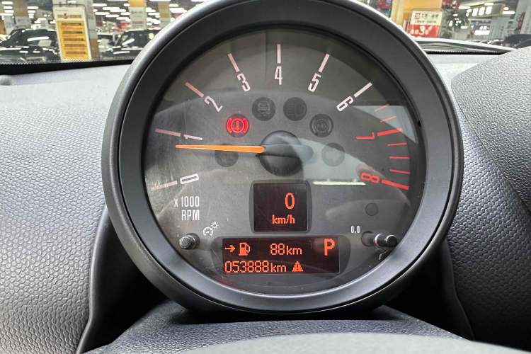 Used MINI Countryman 2016 1.6T COOPER ALL4 Fun Equipment Enthusiast Odometer Close Up