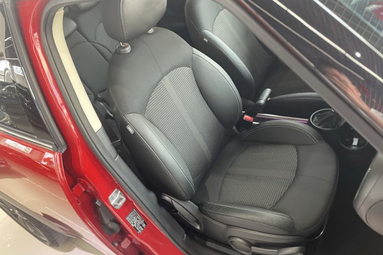 Used MINI Countryman 2016 1.6T COOPER ALL4 Fun Equipment Enthusiast Right Front Seat