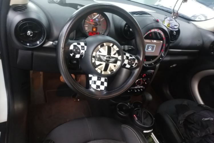 Used MINI Countryman 2016 1.6T COOPER ALL4 Fun Equipment Enthusiast Center Console