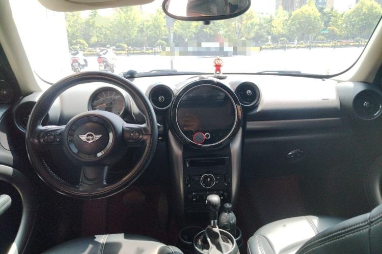 Used MINI Countryman 2016 1.6T COOPER ALL4 Fun Equipment Enthusiast Center Console