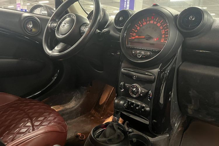 Used MINI Countryman 2016 1.6T COOPER ALL4 Fun Equipment Enthusiast Interior 2