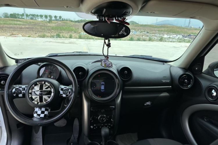 Used MINI Countryman 2016 1.6T COOPER ALL4 Fun Equipment Enthusiast Interior 2