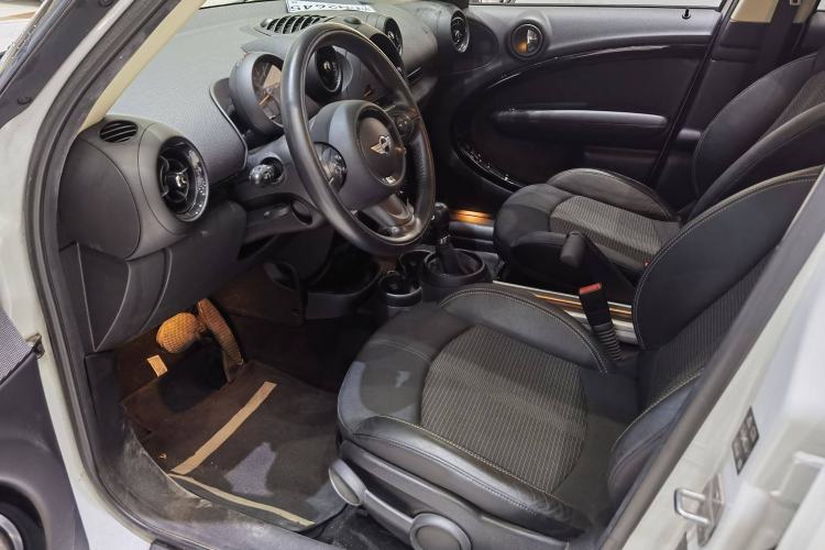 Used MINI Countryman 2016 1.6T COOPER ALL4 Fun Equipment Enthusiast Interior 2