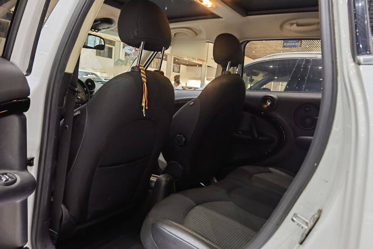 Used MINI Countryman 2016 1.6T COOPER ALL4 Fun Equipment Enthusiast Interior 3
