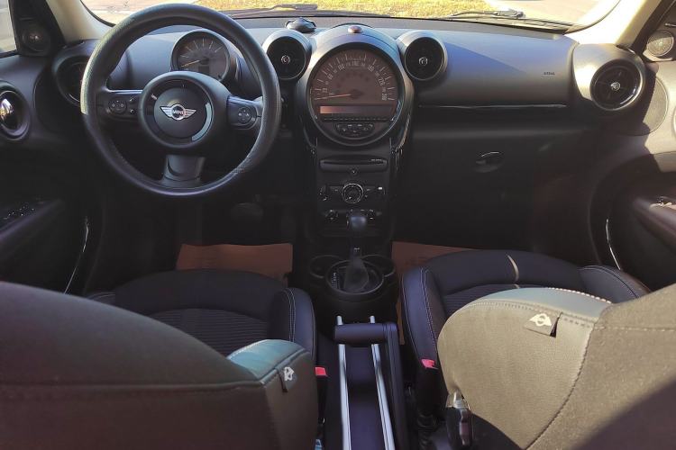 Used MINI Countryman 2016 1.6T COOPER ALL4 Fun Equipment Enthusiast Interior 3