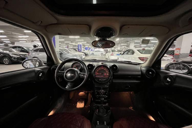 Used MINI Countryman 2016 1.6T COOPER ALL4 Fun Equipment Enthusiast Interior 4