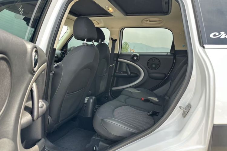Used MINI Countryman 2016 1.6T COOPER ALL4 Fun Equipment Enthusiast Interior 4