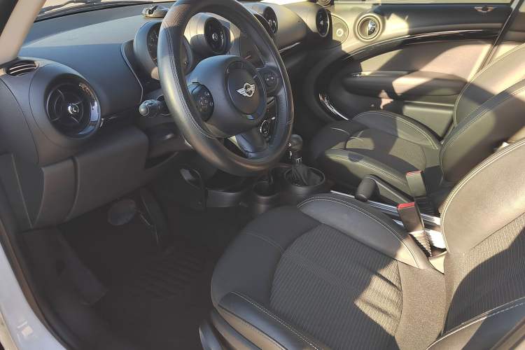 Used MINI Countryman 2016 1.6T COOPER ALL4 Fun Equipment Enthusiast Interior 4