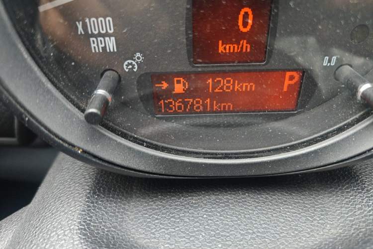 Used MINI Countryman 2016 1.6T COOPER ALL4 Fun Equipment Enthusiast Odometer Close Up