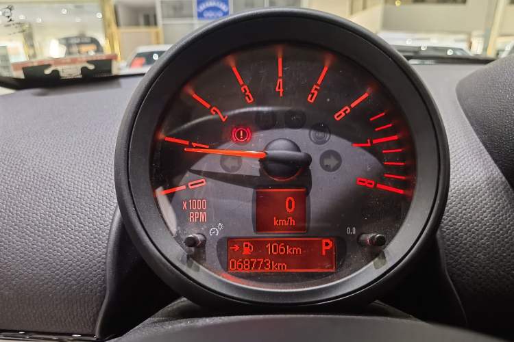 Used MINI Countryman 2016 1.6T COOPER ALL4 Fun Equipment Enthusiast Odometer Close Up