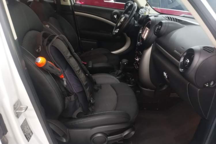 Used MINI Countryman 2016 1.6T COOPER ALL4 Fun Equipment Enthusiast Right Front Seat