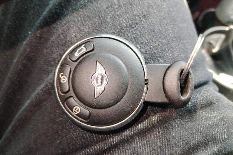 Used MINI Countryman 2016 1.6T COOPER ALL4 Fun Equipment Enthusiast Vehicle Key