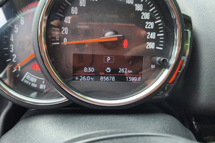 Used MINI Countryman 2017 1.5T COOPER ALL4 Odometer Close Up