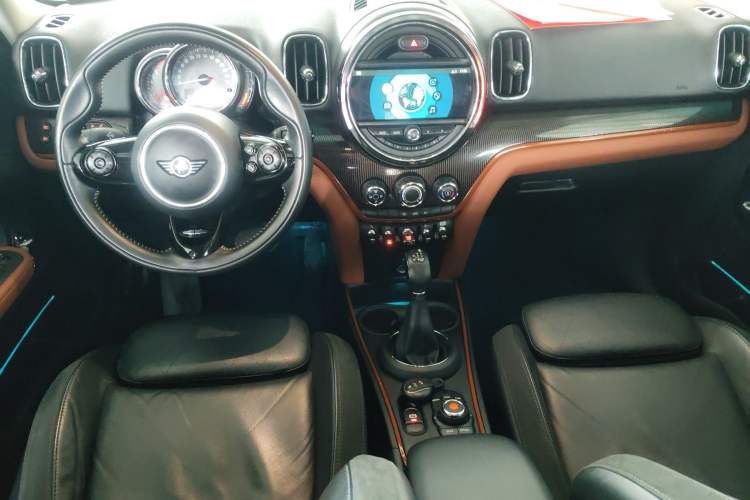 Used MINI Countryman 2017 1.5T COOPER ALL4 Center Console