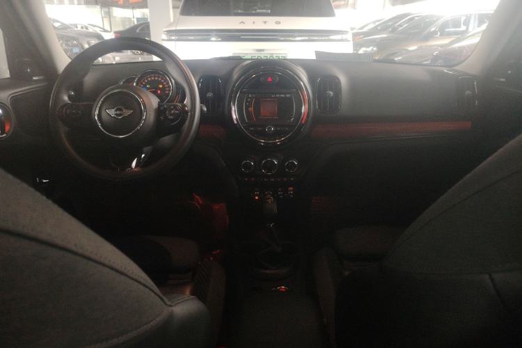 Used MINI Countryman 2017 1.5T COOPER ALL4 Traveler Center Console