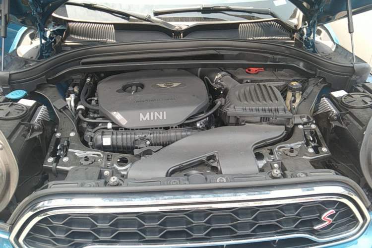 Used MINI Countryman 2017 2.0T COOPER S ALL4 Engine Bay