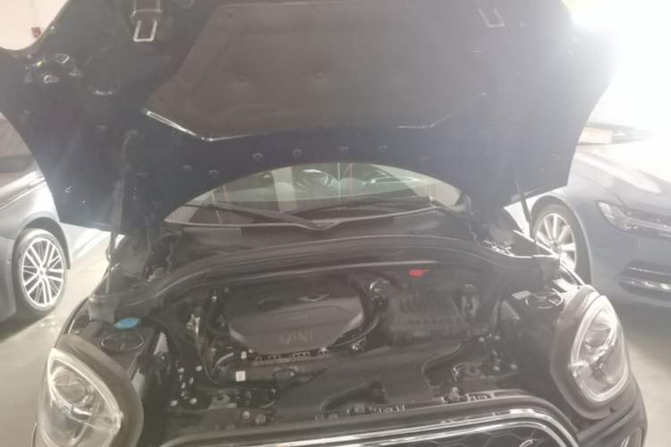 Used MINI Countryman 2017 2.0T COOPER S ALL4 Explorer Engine Bay