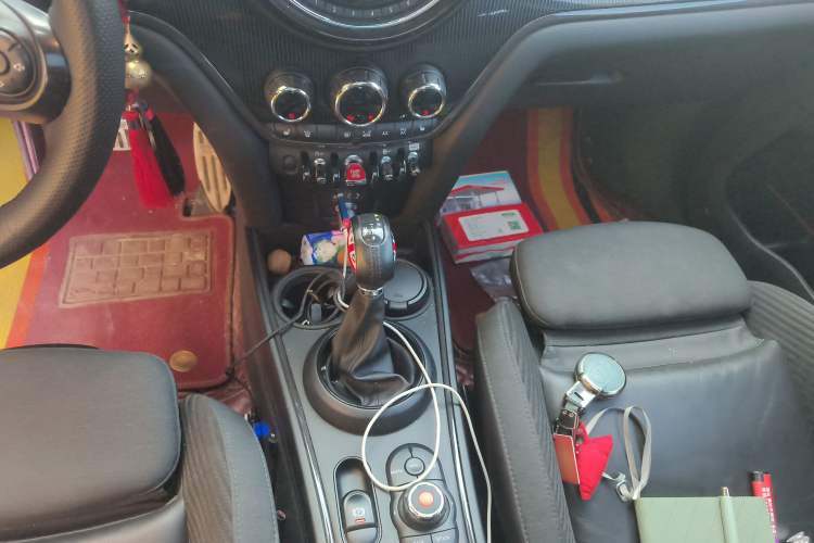 Used MINI Countryman 2017 1.5T COOPER ALL4 Traveler Gear Lever