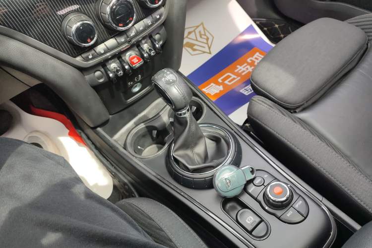 Used MINI Countryman 2017 1.5T COOPER ALL4 Traveler Gear Lever