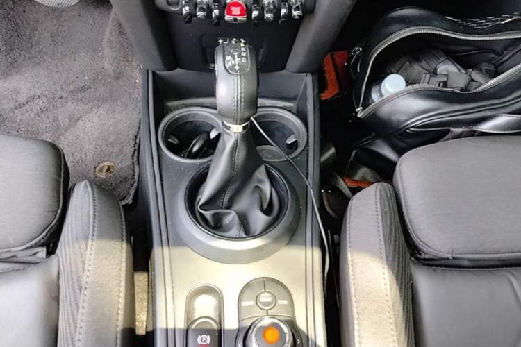 Used MINI Countryman 2017 1.5T COOPER ALL4 Traveler Gear Lever