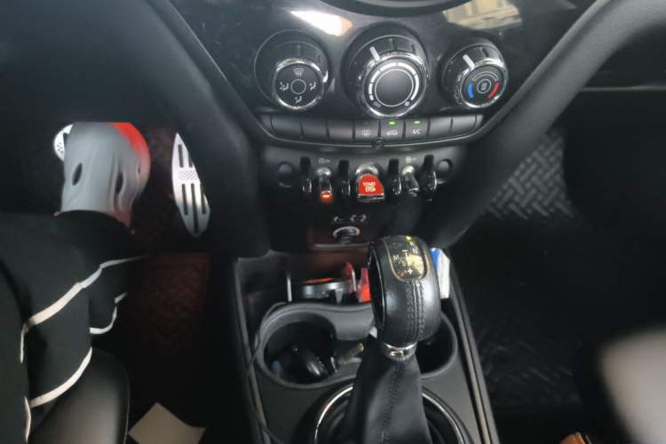 Used MINI Countryman 2017 1.5T COOPER ALL4 Gear Lever