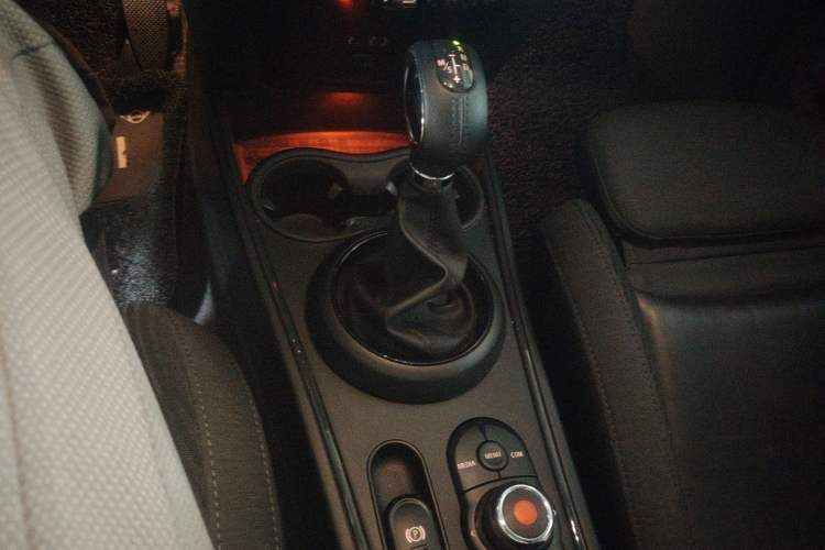 Used MINI Countryman 2017 1.5T COOPER ALL4 Traveler Gear Lever