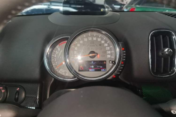 Used MINI Countryman 2017 2.0T COOPER S ALL4 Explorer Instrument Cluster