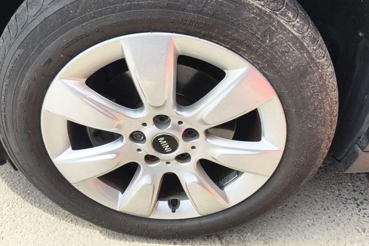 Used MINI Countryman 2017 1.5T COOPER ALL4 Left Front Wheel Hub