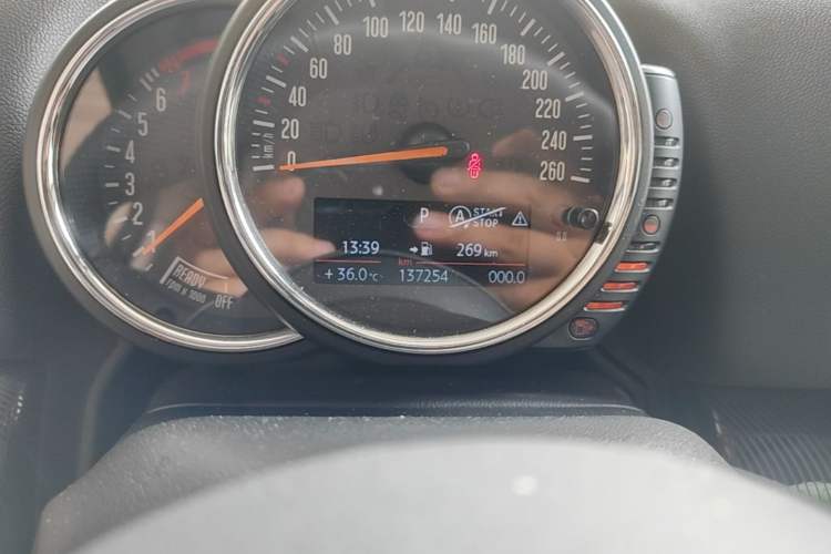 Used MINI Countryman 2017 2.0T COOPER S ALL4 Explorer Odometer Close Up