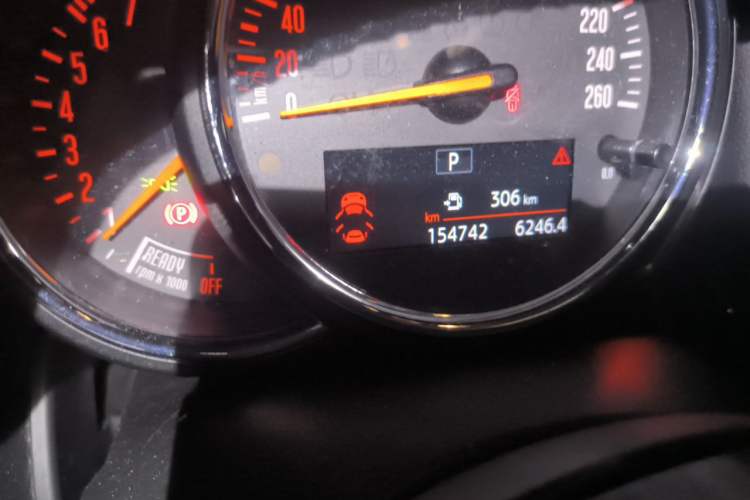 Used MINI Countryman 2017 1.5T COOPER ALL4 Traveler Odometer Close Up