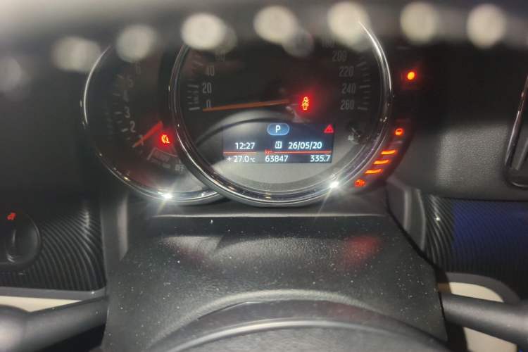 Used MINI Countryman 2017 2.0T COOPER S ALL4 Odometer Close Up
