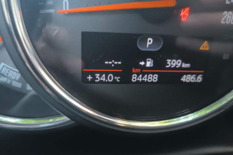 Used MINI Countryman 2017 1.5T COOPER ALL4 Odometer Close Up