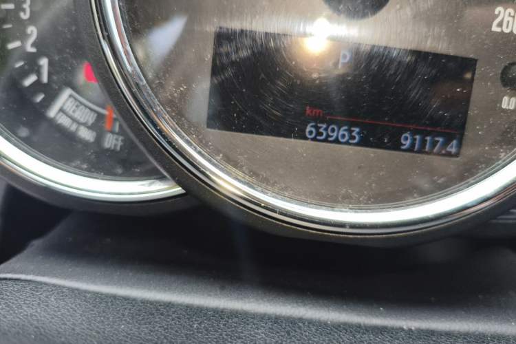 Used MINI Countryman 2017 2.0T COOPER S ALL4 Traveler Odometer Close Up