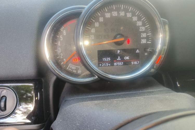 Used MINI Countryman 2017 1.5T COOPER ALL4 Odometer Close Up
