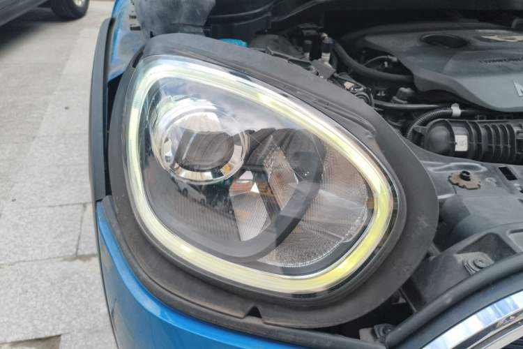 Used MINI Countryman 2017 2.0T COOPER S ALL4 Traveler Right Front Headlight
