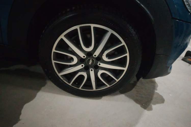 Used MINI Countryman  Right Front Wheel Hub