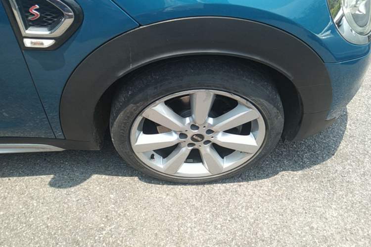 Used MINI Countryman 2017 2.0T COOPER S ALL4 Right Front Wheel Hub