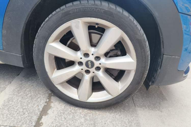 Used MINI Countryman 2017 2.0T COOPER S ALL4 Traveler Right Front Wheel Hub