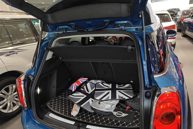 Used MINI Countryman 2017 1.5T COOPER ALL4 Trunk