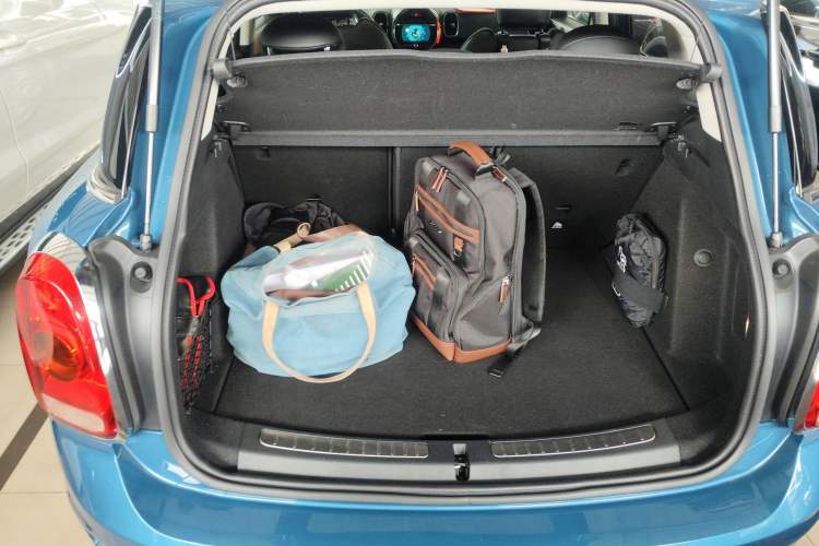 Used MINI Countryman 2017 1.5T COOPER ALL4 Trunk