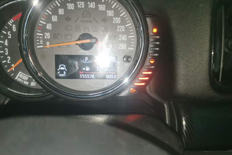 Used MINI Countryman 2017 1.5T COOPER ALL4 Explorer Odometer Close Up