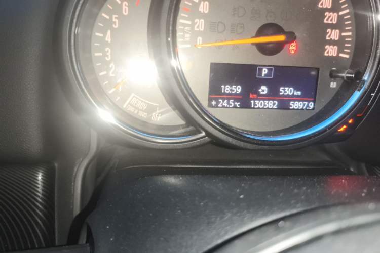 Used MINI Countryman 2017 1.5T COOPER ALL4 Traveler Odometer Close Up