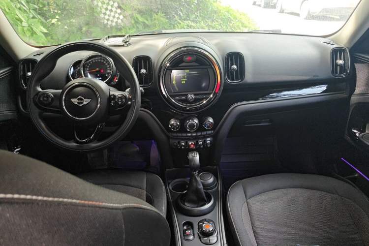 Used MINI Countryman 2017 1.5T COOPER Center Console