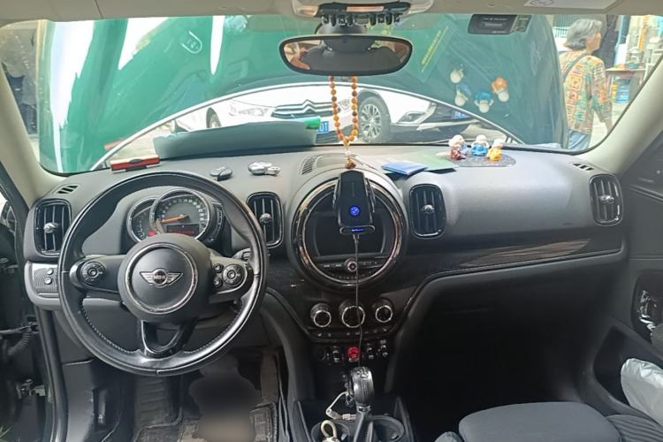 Used MINI Countryman 2017 1.5T COOPER ALL4 Traveler Center Console