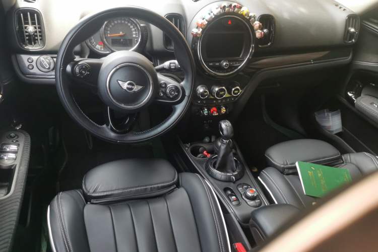 Used MINI Countryman 2017 1.5T COOPER ALL4 Traveler Center Console