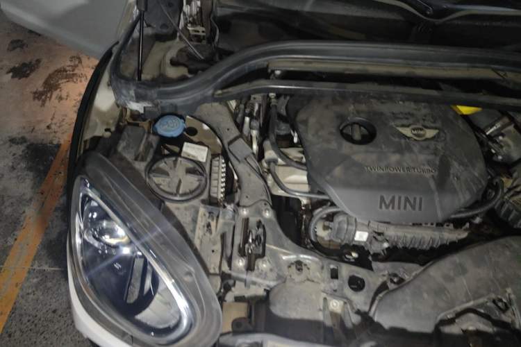 Used MINI Countryman 2017 1.5T COOPER ALL4 Explorer Engine Bay Right