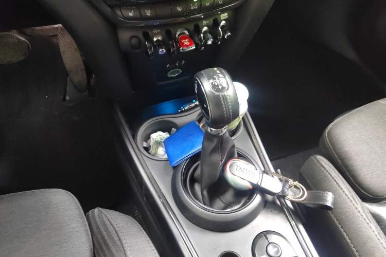 Used MINI Countryman 2017 1.5T COOPER ALL4 Traveler Gear Lever